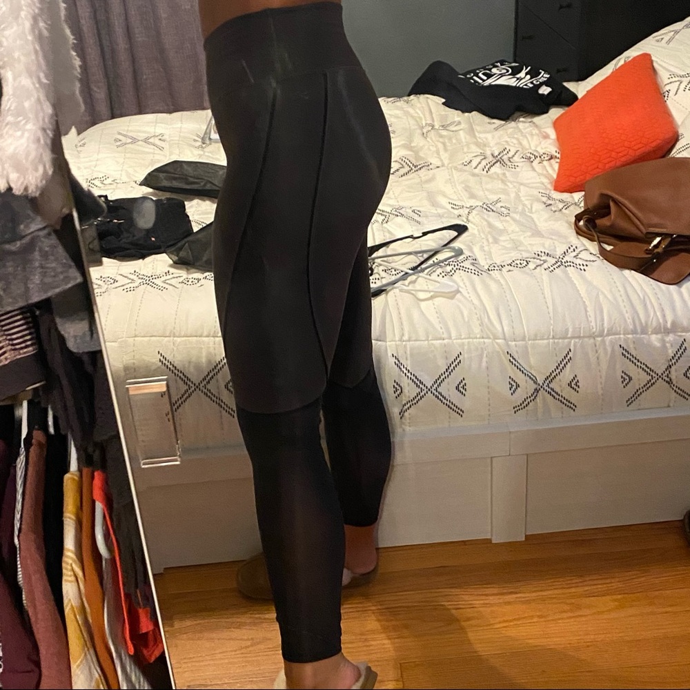 Fabletics leggings - Picture 2 of 5